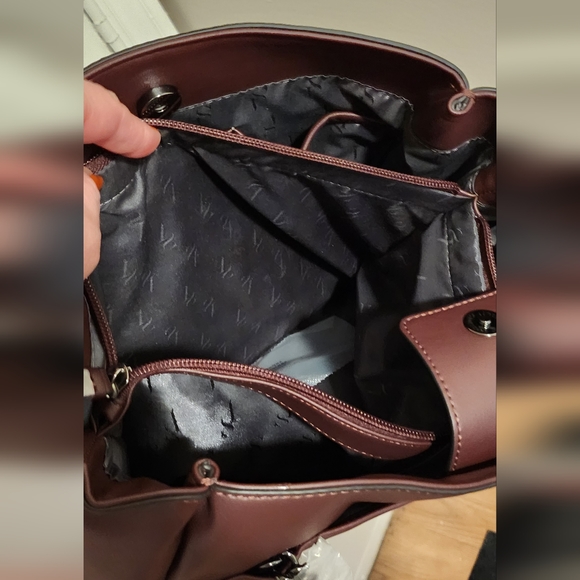 Simply Vera by Vera Wang Rockbridge Tote in Wine NWT  13" X 11" X 5.5" - Picture 16 of 17